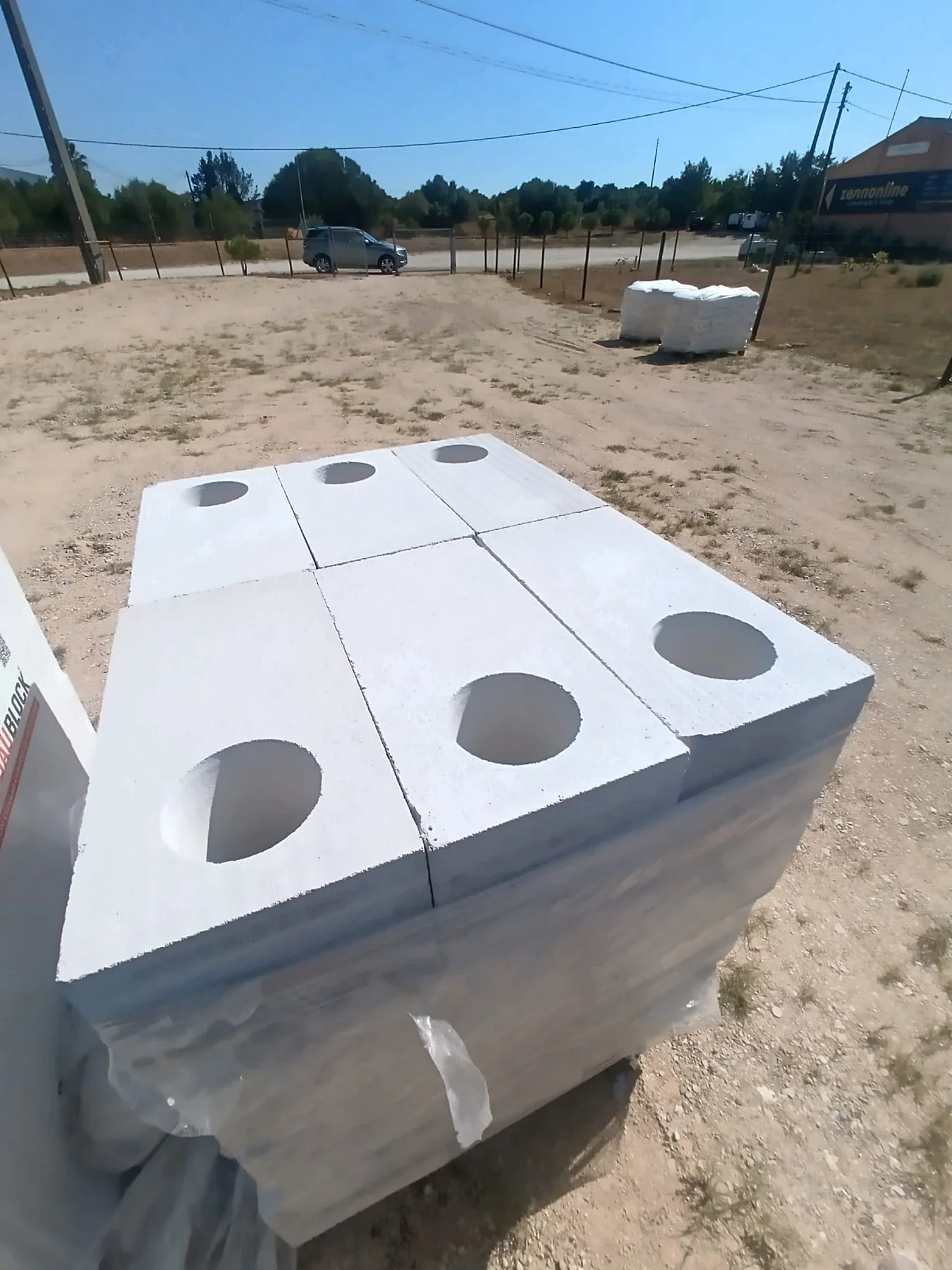 Stock atual BAUBLOCK O-TEC na Algarve Bau. A variante exata é confirmada com cada pedido de encomenda.