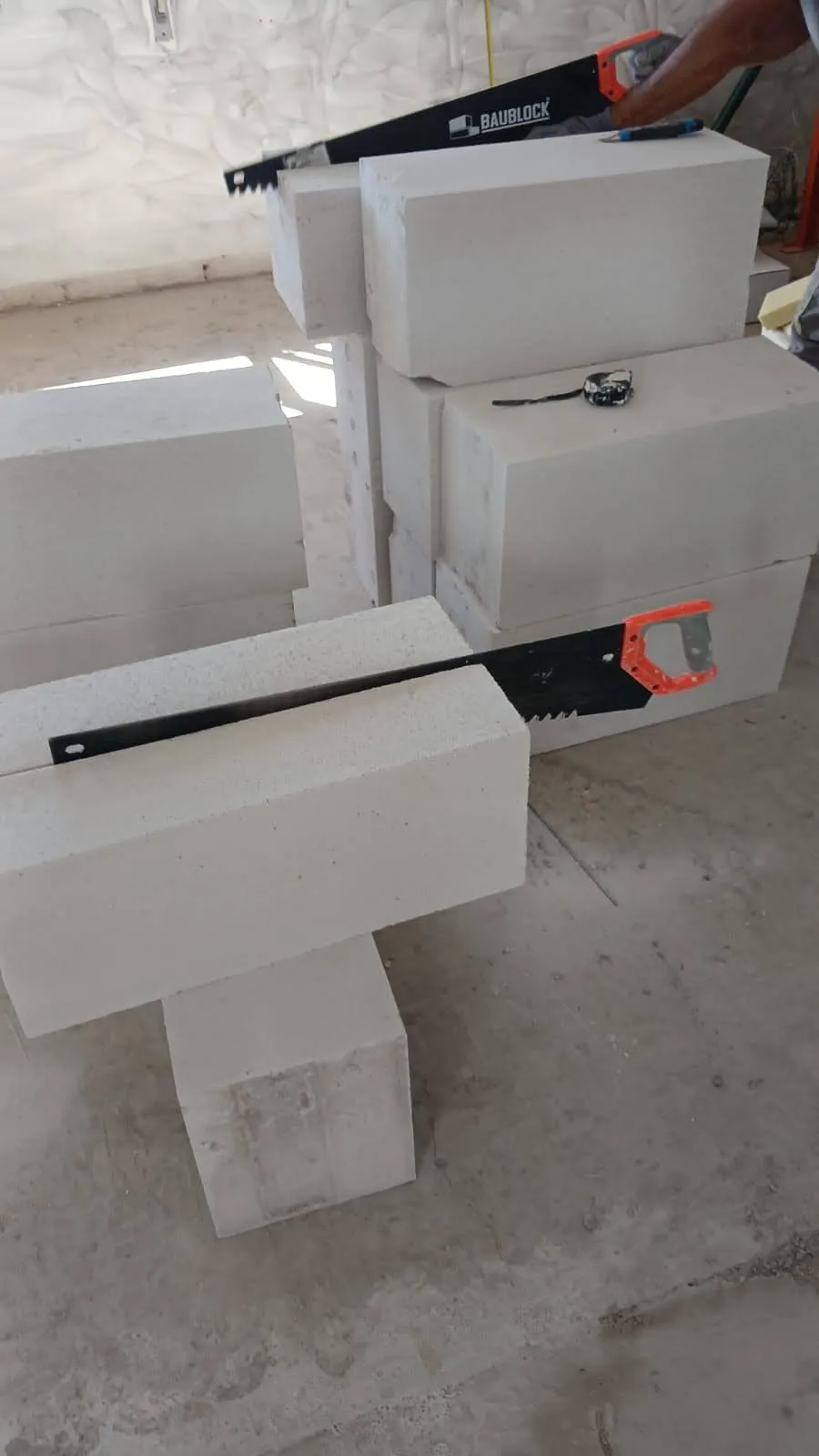 Serrote manual BAUBLOCK para corte de blocos de betão celular autoclavado.