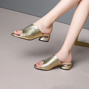 Mulheres Brilhantes de Couro PU Exterior Chinelos Sapatos Suave de Verão Sexy Sandálias Casuais Flip-Flops