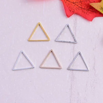 50pcs/monte 15mm de Ouro, cor de prata Fechada triângulo oco Encantos Conector Simples de artesanato marca de jóias pingentes de DIY material