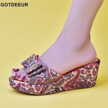 Nova Moda de Sapatos de Plataforma Elegante de Senhoras Sandálias de Salto de Cunha de 7,5 CM de Arco-nó Bombas Decorados com Strass Feminino Retro Sapatos